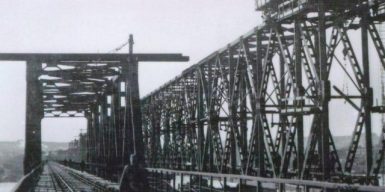В сети показали, как восстанавливали один из старейших мостов Днепра