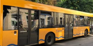 В Днепре водитель троллейбуса №8, который вышел за пивом, извинился перед пассажиром: видео