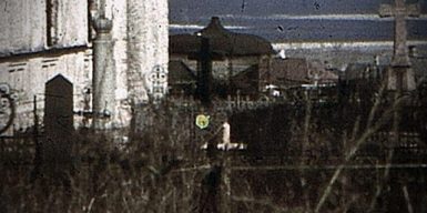 В Днепре возле могилы Поля нашли крест из черного камня: фото