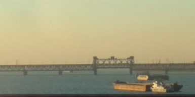 В сети опубликовали фото подъема моста в Днепре