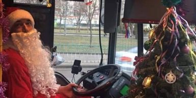 Как водитель из Днепра дарит пассажирам новогоднее настроение (фото)