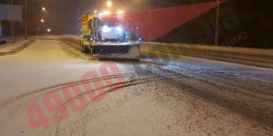 На дороги Днепра выпал снег: как работают коммунальные службы