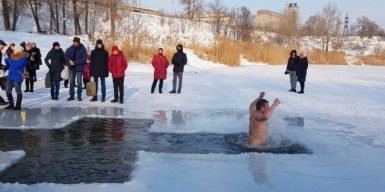 Как проходят крещенские гуляния в Днепре на озере Котлован: фото