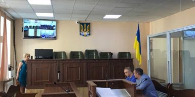Экс-чиновник с Днепропетровщины скрылся накануне суда о отмывании более миллиона долларов