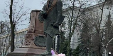 У Дніпрі демонтували пам’ятник росіянину Михайлу Ломоносову