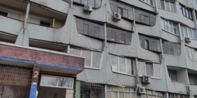 У Дніпрі відновлюють будинки, що постраждали від російської агресії