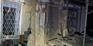Окупанти біли з артилерії по Нікополю та Марганцю: пошкоджені будинки, освітній та медичний заклади