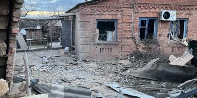 Російські окупанти вдень знову обстріляли Нікополь: постраждали місцеві жителі