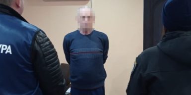 Шахрай з Дніпропетровщини ошукав батька загиблого військового на 2,5 млн грн