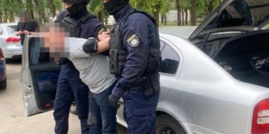 Рекетири з Кривого Рогу вимагали у чоловіка неіснуючий борг