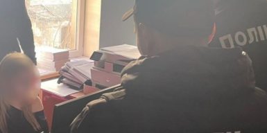 Службовці Державної виконавчої служби у Кам’янському попалися на хабарі