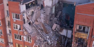 У Дніпрі рятувальники всю ніч розбирали завали потрощеної багатоповерхівки: зниклими вважаються 5 людей