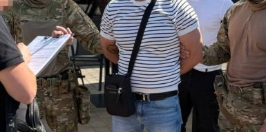 На Львівщині митник вимагав хабар за розмитнення авто
