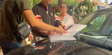 У Дніпрі помічник нотаріуса переоформлював нерухомість за підробленими документами