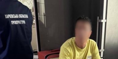 У Харкові підприємець утримував працівницю й вимагав $5000 за звільнення