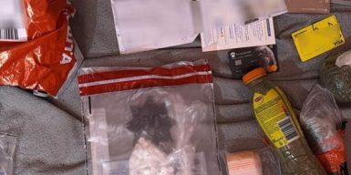 Працівник колонії у Дніпрі постачав наркотики засудженим