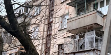 Ворог атакував Нікопольщину: пошкоджені бібліотека і навчальний заклад