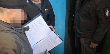 У Херсоні правоохоронець за хабарі допомагав отримувати водійські права