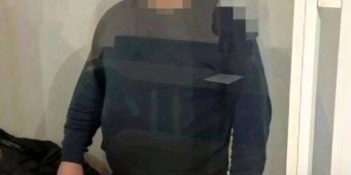 Вимагання, погрози та доведення до самогубства у військовій частині на Хмельниччині