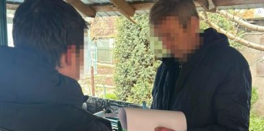 Посадовець оборонного підприємства закупив обладнання за завищеною ціною в інтересах іноземної компанії