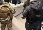 10 тисяч доларів за переправлення за кордон: у Дніпрі чоловік наживався на ухилянтах
