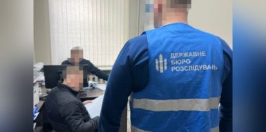 Командир військової частини організував незаконне нарахування бойових доплат військовослужбовцям та вимагав половину грошей