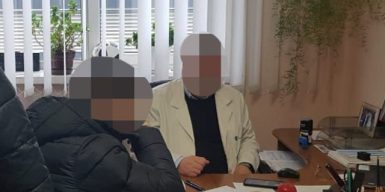 На Житомирщині двоє лікарів виготовляли ухилянтам фіктивні документи для інвалідності
