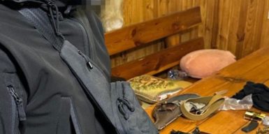 На Дніпропетровщині рецидивісти торгували зброєю