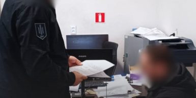 Експрацівнику ТЦК, який під час перевірки документів застосував силу до чоловіка, “світить” 12 років тюрми