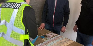 У Києві викрили схему «платних» черг у сервісних центрах МВС