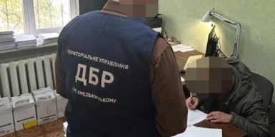 На Хмельниччині військовий катував дівчину у бліндажі