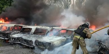 Через ворожі атаки на Дніпропетровщині згоріли авто та поранений чоловік