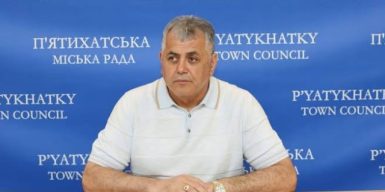 Напали з ножем на міського голову Пʼятихаток: мер у важкому стані