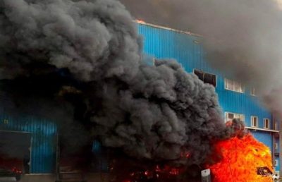 Росіяни вдарили по Дніпру: спалахнула пожежа