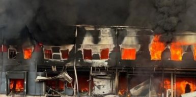 Росіяни атакували Дніпропетровщину: горіли АЗС, СТО та склад із сільгосптехнікою