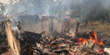 Росіяни атакували три райони Дніпропетровщини: поранений чоловік, сталися пожежі