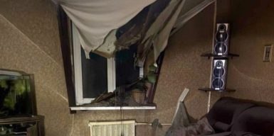 Дніпро атакували дрони: пошкоджено будинок