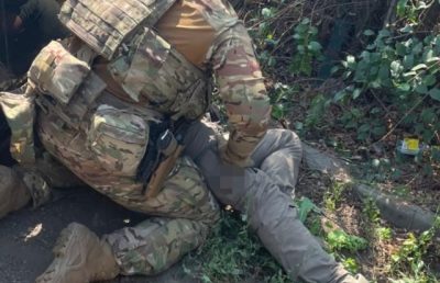 Лікар з Дніпропетровщини організував схему вивезення військовослужбовця з частини за 7 тисяч доларів