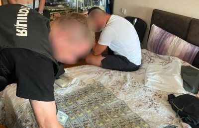 Військовослужбовець і троє цивільних заробляли на незаконному вивезенні бійців із військових частин на Дніпропетровщині