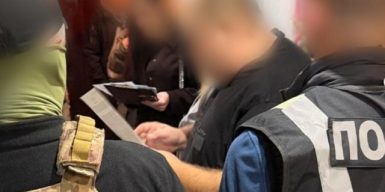 У Дніпрі чоловік за $3 тисячі обіцяв військовому виключення з військового обліку