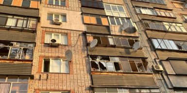 Росіяни атакували Нікопольщину понад 10 разів: пошкоджені багатоповерхівка та адмінбудівля