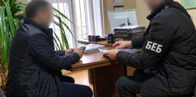 Ремонт фасаду медуніверситету в Києві зробили з переплатою у 13,7 млн грн