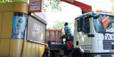 Батут-нелегал и пивная: улицы Днепра очистят от незаконных сооружений (адреса)