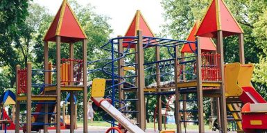 В городе на Днепропетровщине запретили выходить на детские площадки