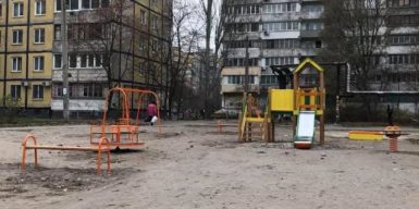 Очередная детская площадка в Днепре стала «яблоком раздора»