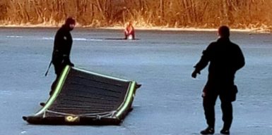 В Днепре во время подледной рыбалки утонул мужчина: видео