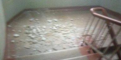 В Днепре в одной из школ обвалился потолок: видео