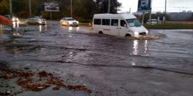 В Днепре затопило ж/м Тополь: фото, видео