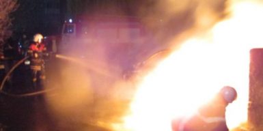 В Днепре в гараже сгорел автомобиль — пострадали два человека