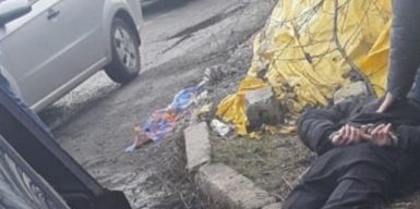 На Днепропетровщине полицейский «отмазывал» мужчину за хранение наркотиков: фото